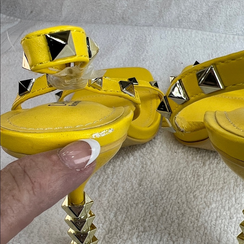 Cape Robbin, Yeow stiletto heels with metal accents - Picture 6 of 7